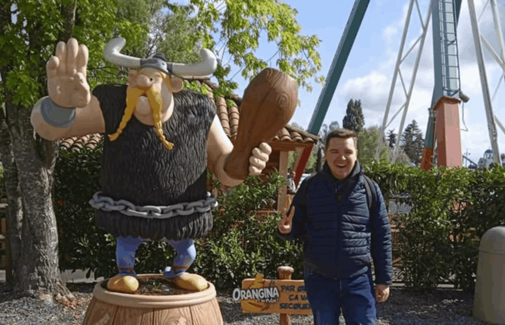Adrien, dans l'univers du parc Astérix