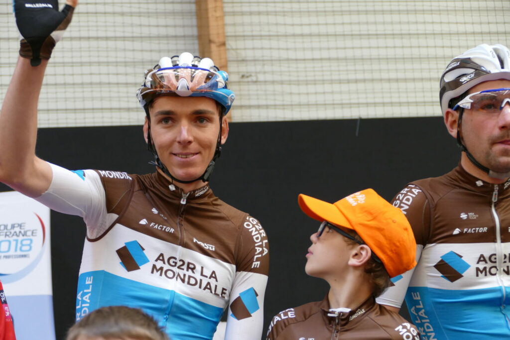 Thibault et le cycliste Romain Bardet