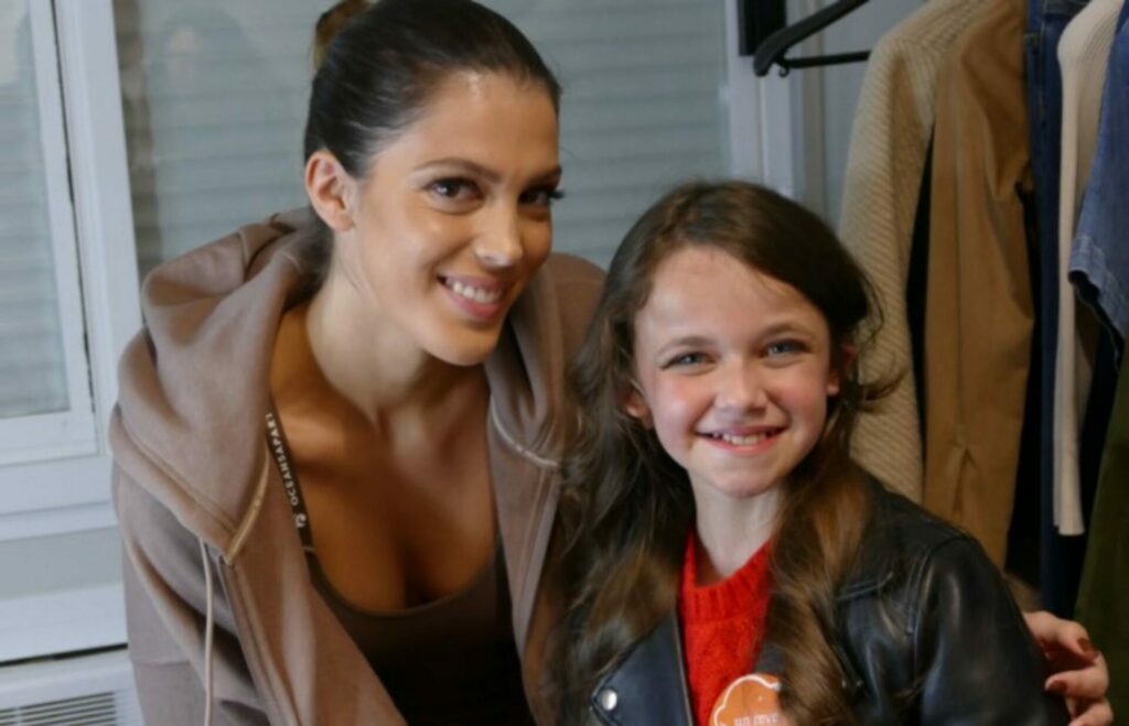 Paloma à la rencontre d'Iris Mittenaere